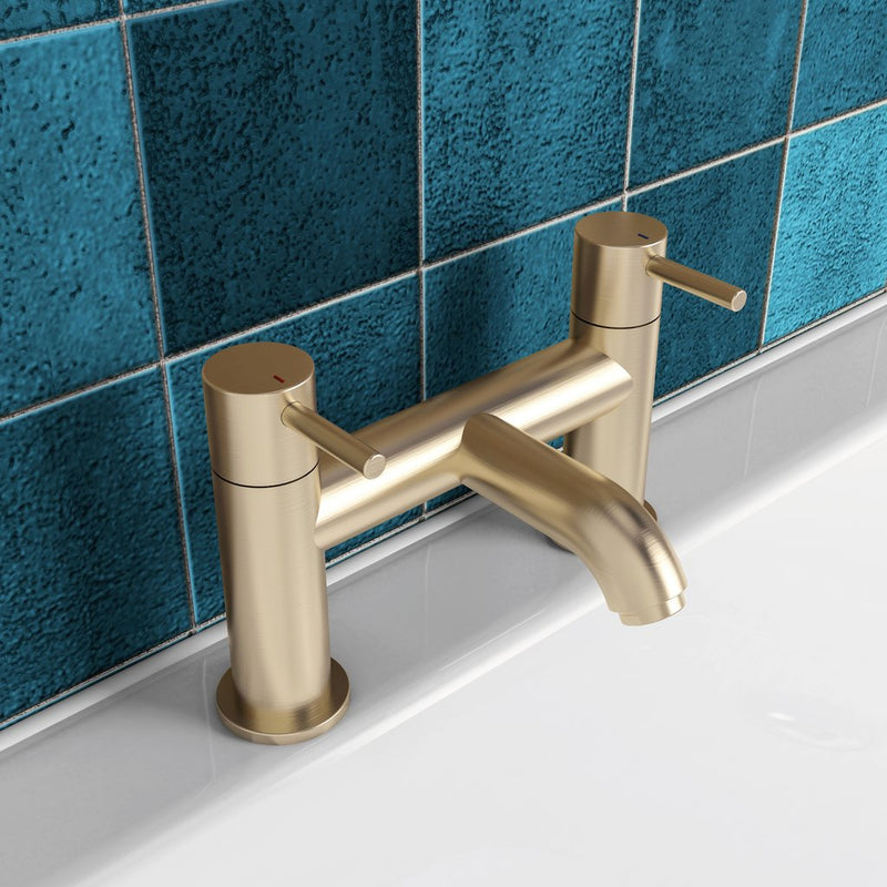 Meriden Bath filler with a curved spout
